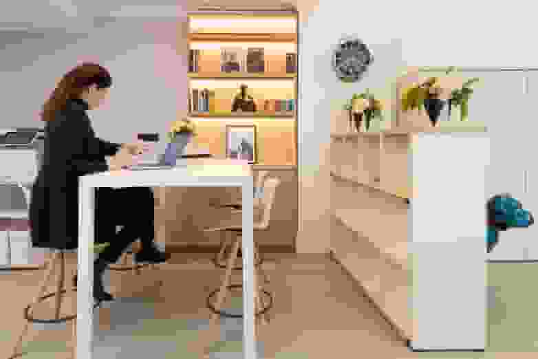 luxuricomm offices