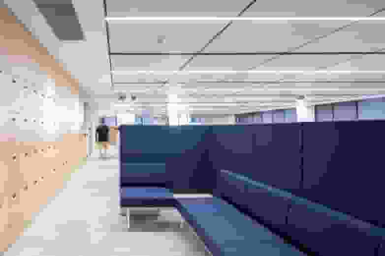 Image of the seating area next to the ticket offices.