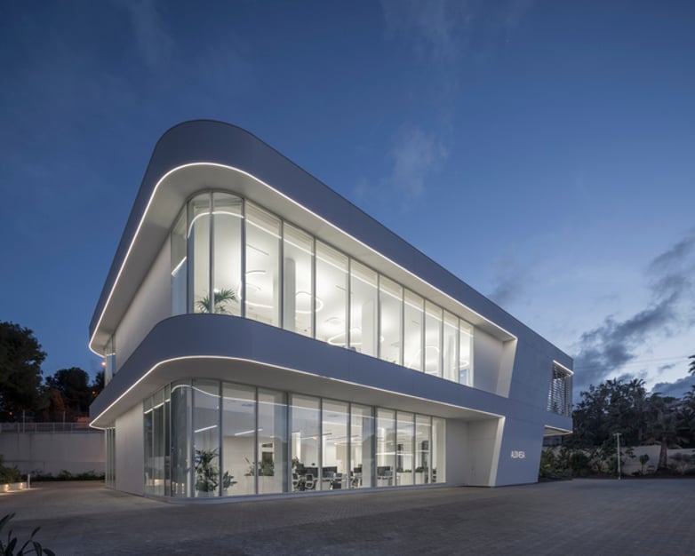 Image of the Aldimesa building from the outside, from the side.