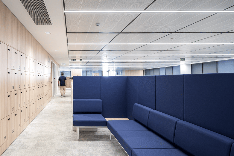 Image of the seating area next to the ticket offices.